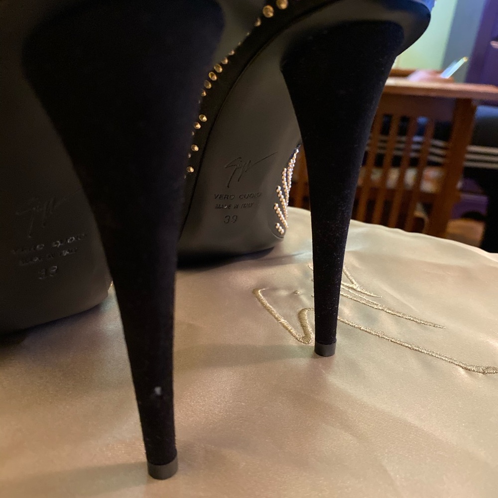 Giuseppe Zanotti black and gold ankle boots. - Picture 5 of 5